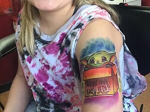 A tattoo parlour that does designs for children using multi-coloured permanent markers has divided parents with some hailing it an 'awesome idea' while others claim it’s a 'gateway drug to the real thing' (Dailymail)