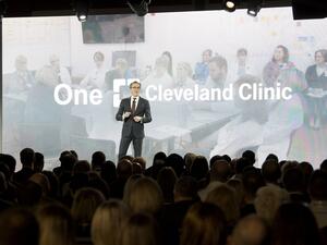 الرئيس التنفيذي لكليفلاند كلينك يكشف في خطاب حالة المستشفى السنوي عن إنجازات مثيرة في السلامة