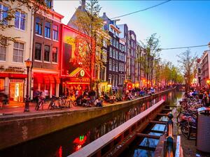 Red Light District (Twitter)