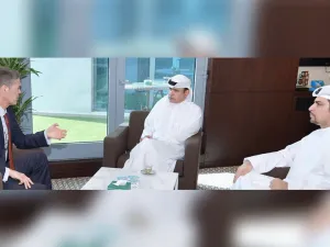 HE Sami Al Qamzi receives senior official from Amazon’s HQ to discuss further cooperation opportunities and digital transformation plans in Dubai and the UAE