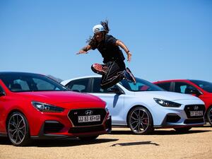 تشمل سيارة i30 N على خاصية مدمجة لضبط السرعة ودورات المحرك، عندما يغير السائق بين أشكال القيادة، مما يضمن الانتقال السلس للتروس