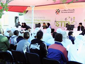 جامعة أبوظبي تستقبل أكثر من 700 طالباً في مسابقة العلوم والتكنولوجيا والهندسة والرياضيات في مدينة العين