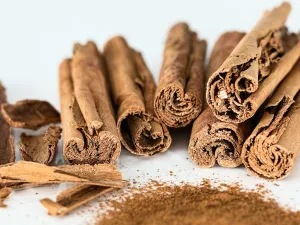 اصنعيه بنفسك: خليط القرفة لعلاج حب الشباب