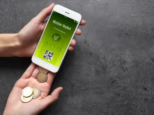 Why Are People Turning Towards Digital Wallets? And Which Ones to Use in the Middle East.