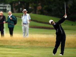 Thailand's Pornanong Phatlum watches her shot to the 18th green in the second round of the Women's British Open / © AFP