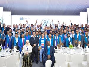 حديد الامارات تُكرم موظفيها ذوي الخدمة الطويلة