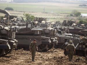 مدرعات لجيش الاحتلال في محيط قطاع غزة