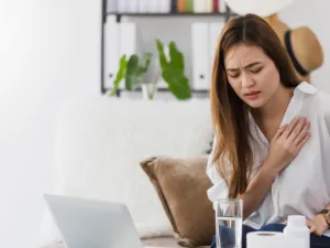 ناولي الماء بوفرة لتجنّب الجفاف وخفقان القلب