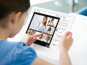 إن التعليم عن بُعد يختلف بشكل أساسي عن التعليم المنزلي، حيث تساعد التقنيات الرقمية على توفير تجربة للطلاب تماثل الفصول الدراسية في المؤسسات التعليمية