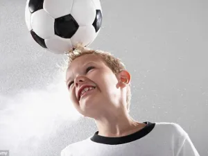 Children constantly training and playing football are at risk of dementia, memory loss, doctors say (Photo: Dailymail)
