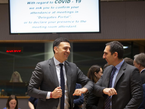 الكوع بدل من اليد