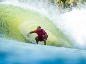 راكب الأمواج الأمريكي "كيلي سلايتر" 