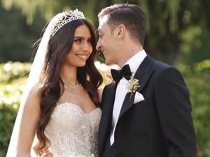 مسعود أوزيل وأمينة 