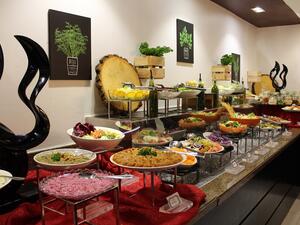The restaurant serves a range of international cuisine, and features a dedicated kids’ corner with special menu, a popcorn station, and cotton candy maker.