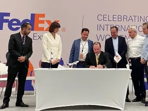 FedEx Express Meisa President Signs CEO Statement of Support for Women's Empowerment Principles 
