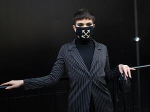 فيروس "كورونا" يحوّل أشهر دور الأزياء الفرنسية لتصنيع "الكمامات"