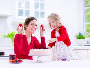 This Mother’s Day, celebrate the special bond with your mum and don the chef’s hat for an afternoon to decorate signature cookies and cupcakes. 
