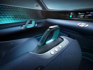   يحدث مفهوم السيارات الكهربائية الجديد الذي تطرحه هيونداي نقلة نوعيه في التصميمات الرياضية ويأخذها إلى مستوى جديد تماما والذي يجسد اللغة التصميمية المبتكرة لهيونداي  “Sensuous Sportiness”والتي تعني "الإحساس الرياضي" 