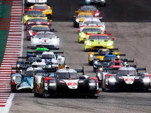 The race began under grey skies and with a strong wind as the No. 7 TS050 HEV lined up second in the rolling start with López behind the wheel, one place ahead of Buemi in the No. 8 TS050 HEV.
