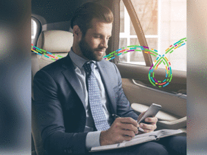 تقدم "كريم" خدمات سهلة الطلب والاستخدام؛ إذ بكبسة زر واحدة، يمكن استدعاء أقرب كابتن متاح من الكباتن الموثوقين والمدربين تدريباً عالياً