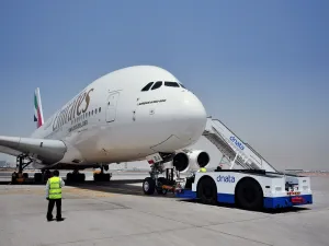 Emirates retains cargo operations, but temporarily suspends most passenger operations by 25 March