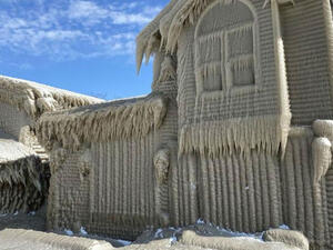 ثلج بحيرة "إيري" الأمريكية 