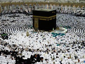  تعليق العمرة مؤقتا للمواطنين والمقيمين في المملكة