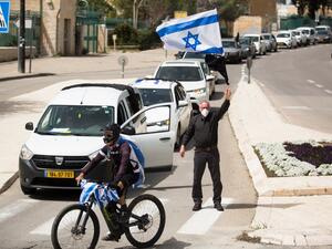  المستوطنين المتطرفين أحرقوا عددا من المركبات الفلسطينية، وألقوا الحجارة على المواطنين الفلسطينيين العزل