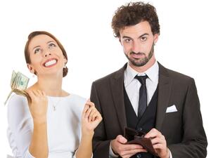  حاولي أن تتفهمي سبب بخله وتتعاملي معه