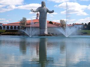  كنيسة "سوليد روك - Solid Rock"