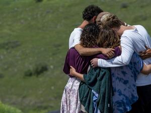 مهرجان العناق