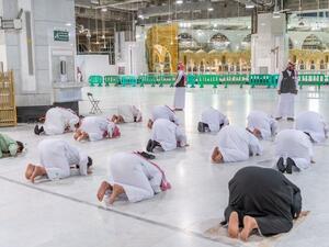 التباعد الاجتماعي في الحرم المكي