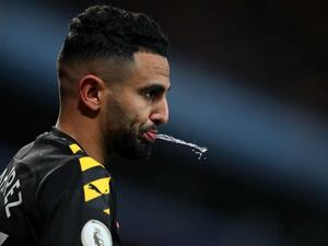 بصق اللاعبين في الملعب سيكون شيء من الماضي