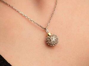 قلادة كورونا