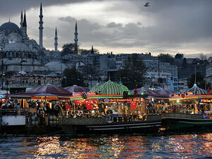 ميناء "إمينونو" التركي