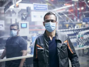 Ford making its own face masks to protect employees across Europe; also providing employees with personal “care kits” upon their return to work