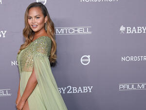 Chrissy Teigen fires back at online trolls who criticized her 'square' body
