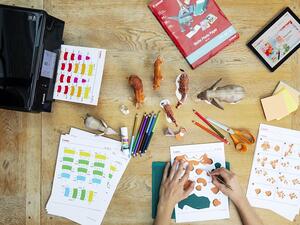 تقدم المنصة العديد من مقاطع الفيديو التعليمية الملهمة للمساعدة على اكتساب المهارات والتقنيات الجديدة خلال هذه الفترة الاستثنائية