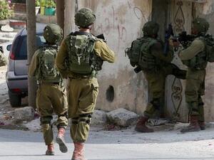 Israeli soldiers conduct searches in a northern West Bank village. (File photo: AFP)