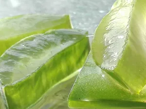 اصنعيه بنفسك: جل الصبار لعلاج مشاكل البشرة