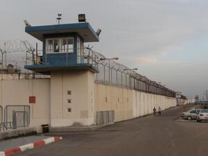 الأسير الفلسطيني، نور جابر البرغوثي (23 عاما) توفي فجر اليوم الأربعاء، داخل معتقل النقب الإسرائيلي