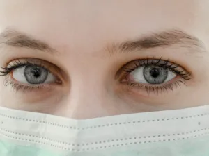 جميلة البوابة: 4 خدع سحرية لإخفاء الهالات السوداء 