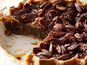 فطيرة التمر بالجوز والقرفة