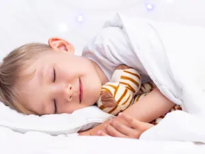 عندما يرى الطفل والديه في غرفة مستقلة عنه، فذلك يجعله يدرك أن العلاقة بين أبويه هي أهم علاقة داخل الأسرة