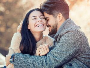 زوجك يحكي لكِ عن تفاصيل ماضيه، وعن أحلامه وطموحاته، عن مخاوفه، وتطلعاته للمستقبل
