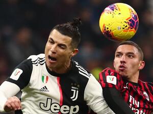 بن ناصر (يمين) يتحدى رونالدو