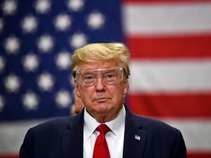 US President Donald Trump participates in a tour of a Honeywell International plant that manufactures personal protective equipment in Phoenix, Arizona on May 5, 2020. Brendan Smialowski / AFP
