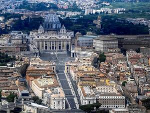 This aerial photograph taken on May 1, 2020 shows St Peter's square and St. Peter's Basilica in the Vatican, during the country's lockdown aimed at curbing the spread of the COVID-19 following the novel coronavirus pandemic. The coronavirus has been affecting badly the Vatican's revenues, notably those coming from the Vatican Museums, but also from its fund raising campaigns. Filippo MONTEFORTE / AFP