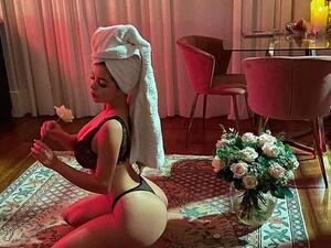 Demi Rose   (Twitter)