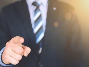 ما تفسير الحلم بتخفيض مركزك في العمل؟